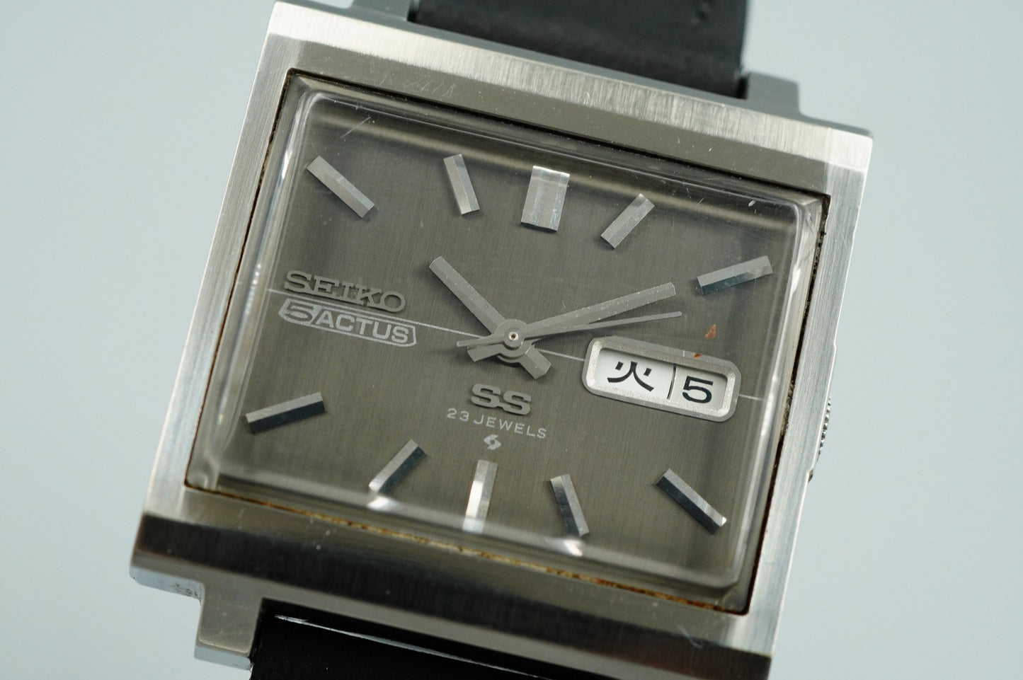 N MINT Vintage SEIKO 5 ACTUS 6106-5440 Automatic Black Rectangle 33mm Mens Watch