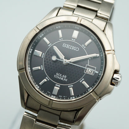 *N MINT* Vintage SEIKO Solar Titanium V145-0AX0 Qz Black Round 35mm Mens Watch
