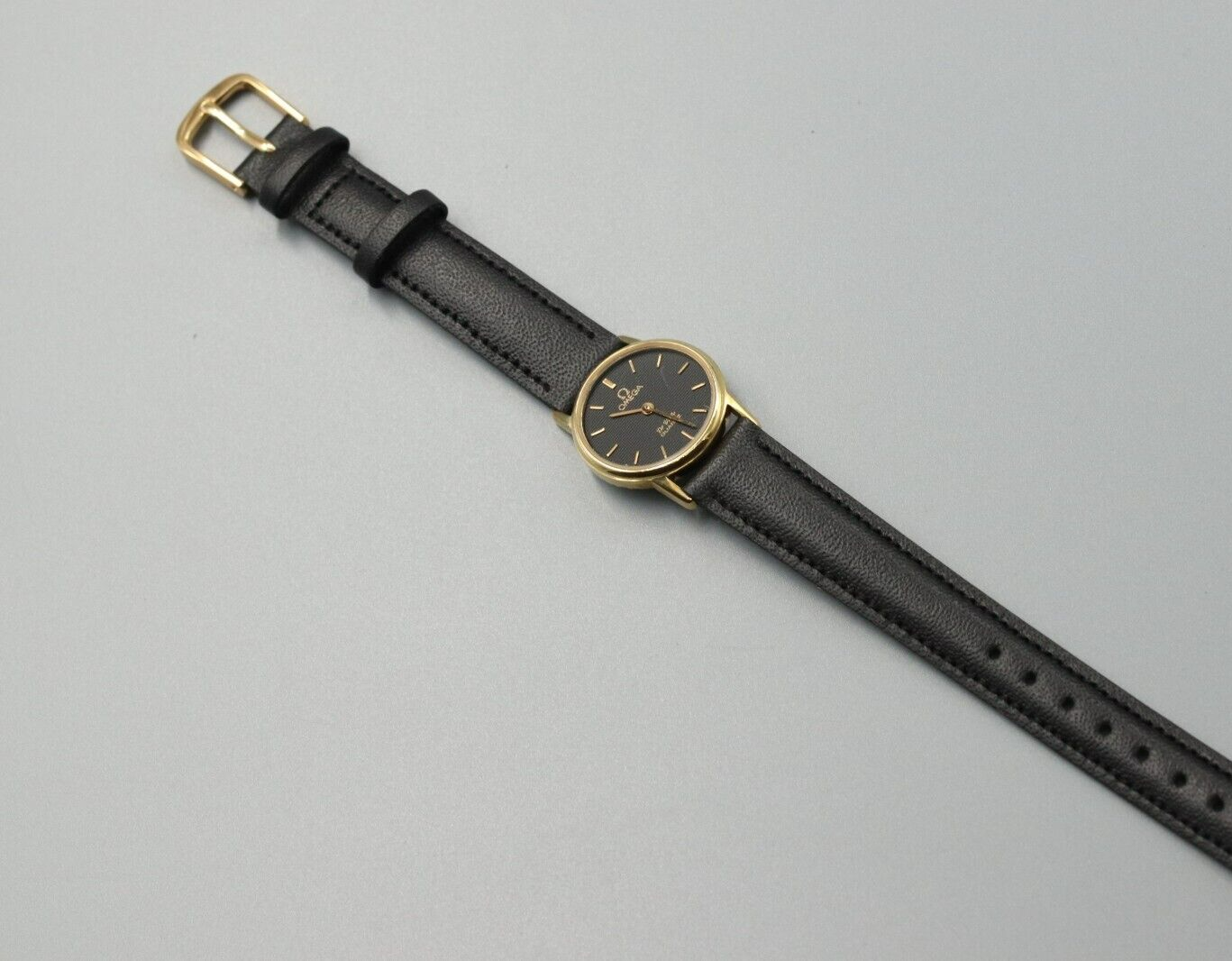 *NEAR MINT* Vintage OMEGA De Ville Cal.1387 Quartz Black Dial Round Women Watch