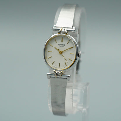 *NEAR MINT* Vintage SEIKO 5421-5250 Qz White Dial Oval 18mm Women Watch