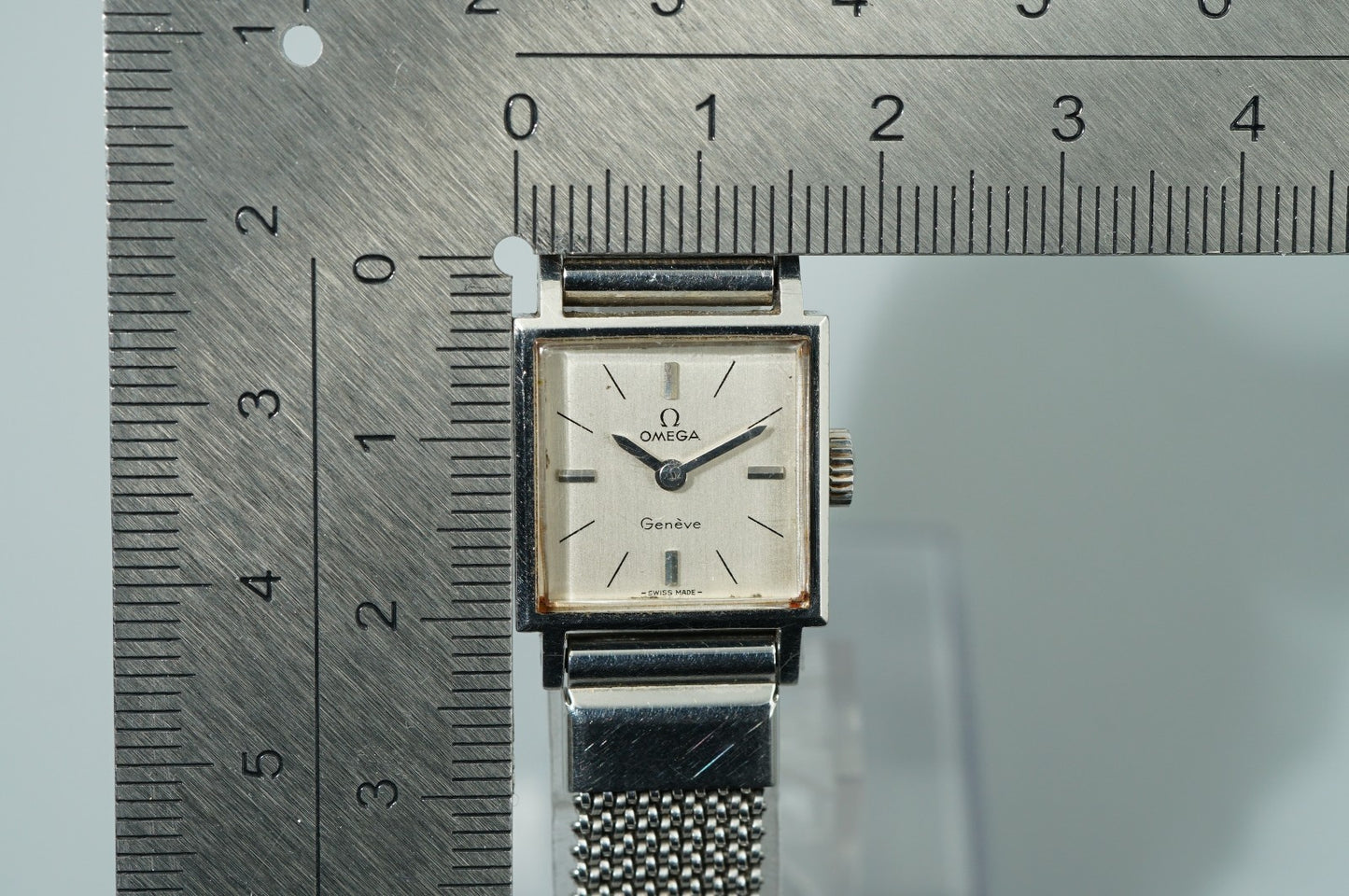 N MINT Vintage 1969 OMEGA Geneve Hand Wind Silver Square 17mm Women Watch