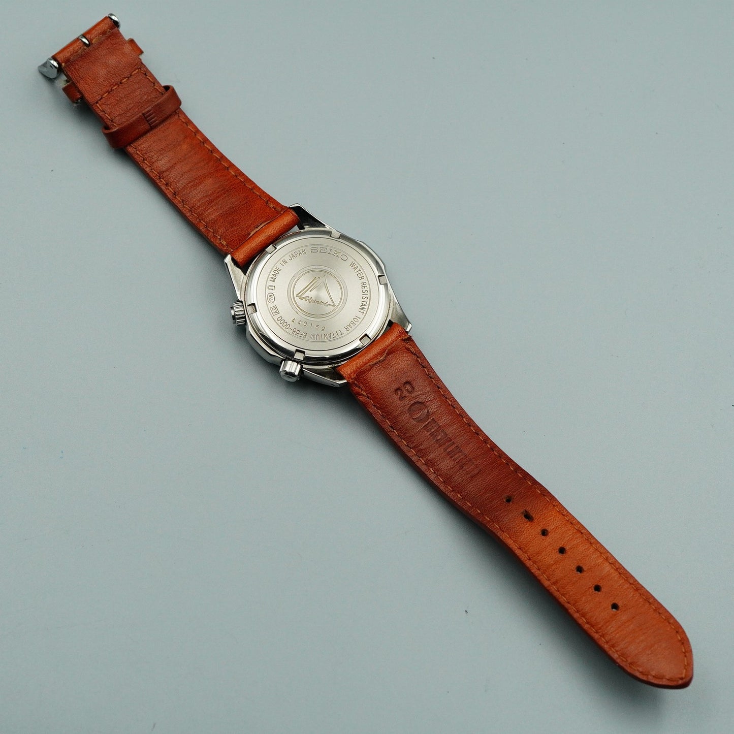 *NEAR MINT* Vintage SEIKO Alpinist 8F56-00D0 Quartz White Round 39 mm Mens Watch