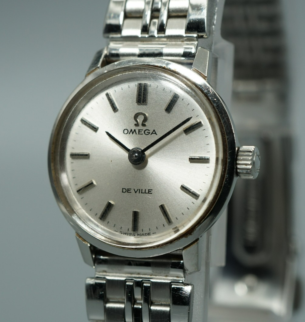 NEAR MINT Vintage OMEGA De Ville Hand Winding Silver Dial Round 22mm Women Watch