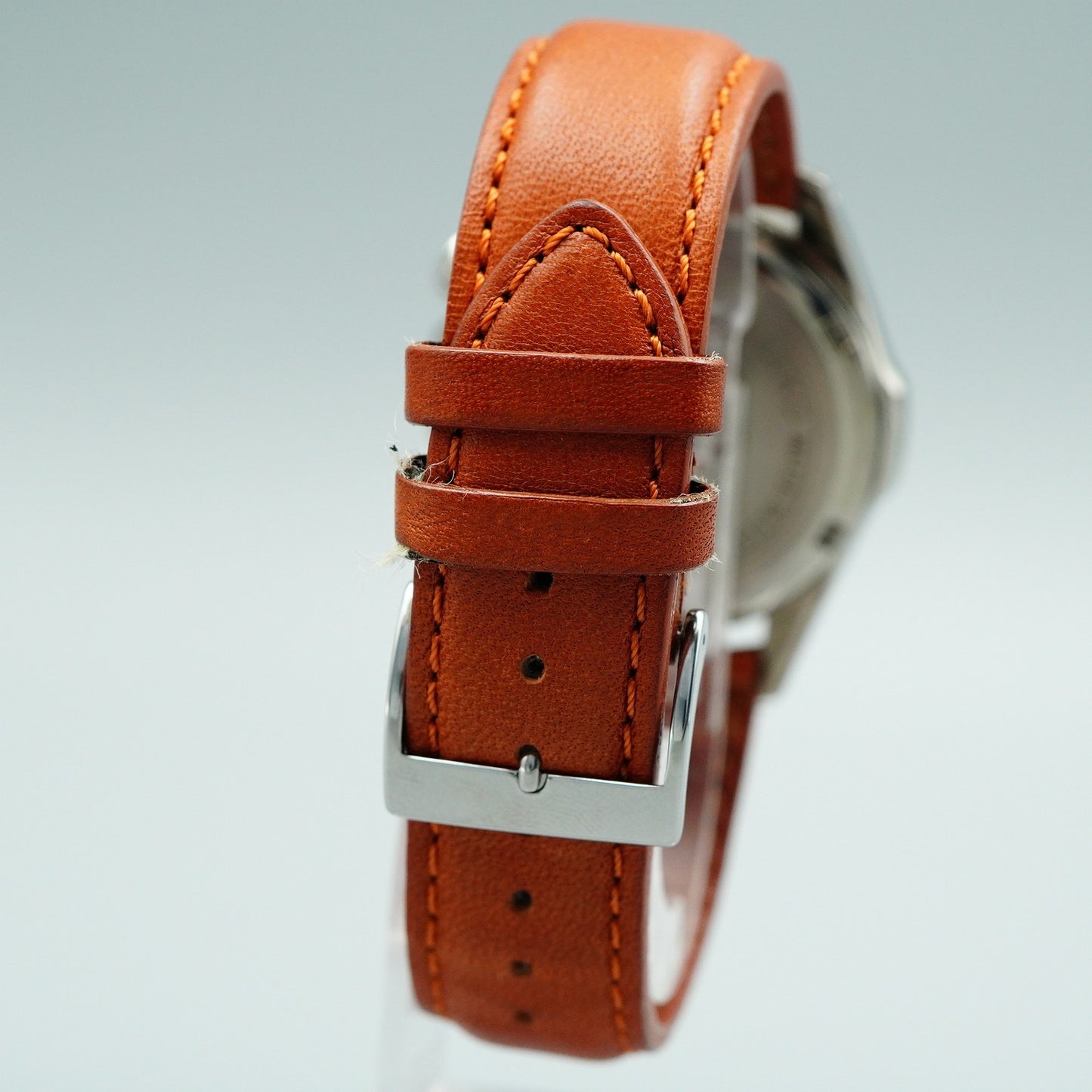 *NEAR MINT* Vintage SEIKO Alpinist 8F56-00D0 Quartz White Round 39 mm Mens Watch