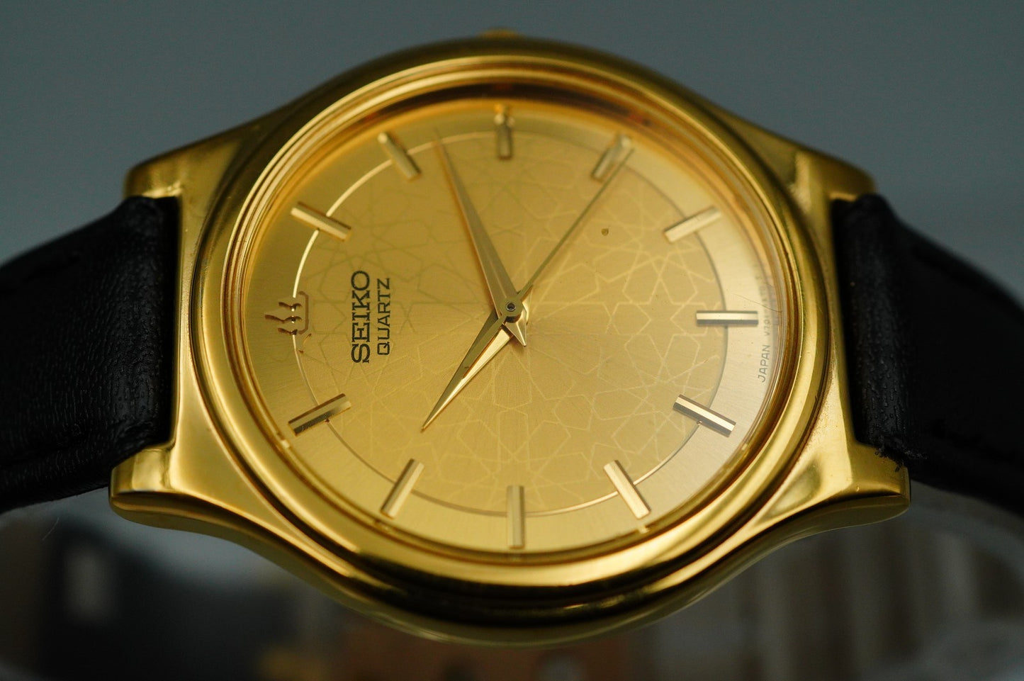 *MINT* Vintage SEIKO V701-1P70 Quartz Gold Dial Round 32mm Mens Watch