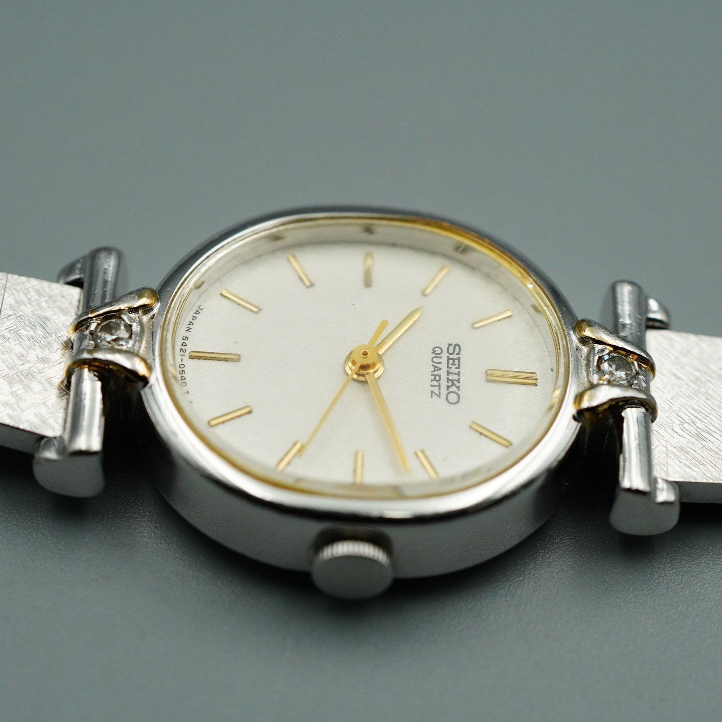 *NEAR MINT* Vintage SEIKO 5421-5250 Qz White Dial Oval 18mm Women Watch