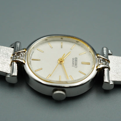 *NEAR MINT* Vintage SEIKO 5421-5250 Qz White Dial Oval 18mm Women Watch
