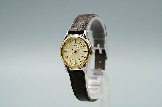 *MINT* Vintage 1996 SEIKO 7N01-6880 Quartz Gold Dial Round 25 mm Women Watch