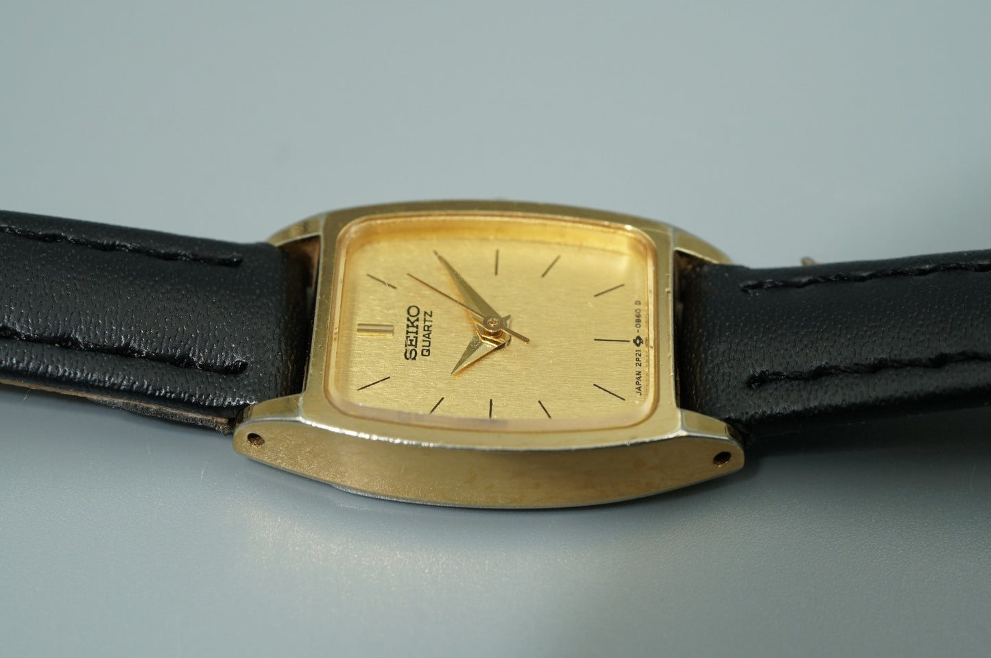 *N MINT* Vintage 1996 SEIKO Socie 2P21-5A90 Qz Gold Rectangle 17mm Women Watch