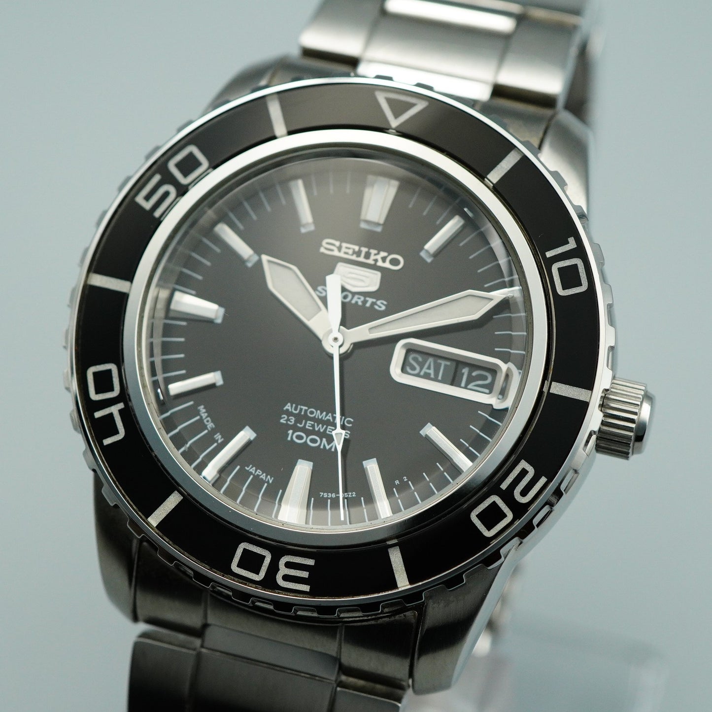 *MINT* Vintage SEIKO 5SPORTS 7S36-04N0 AT Black Dial Round 42mm Mens Watch