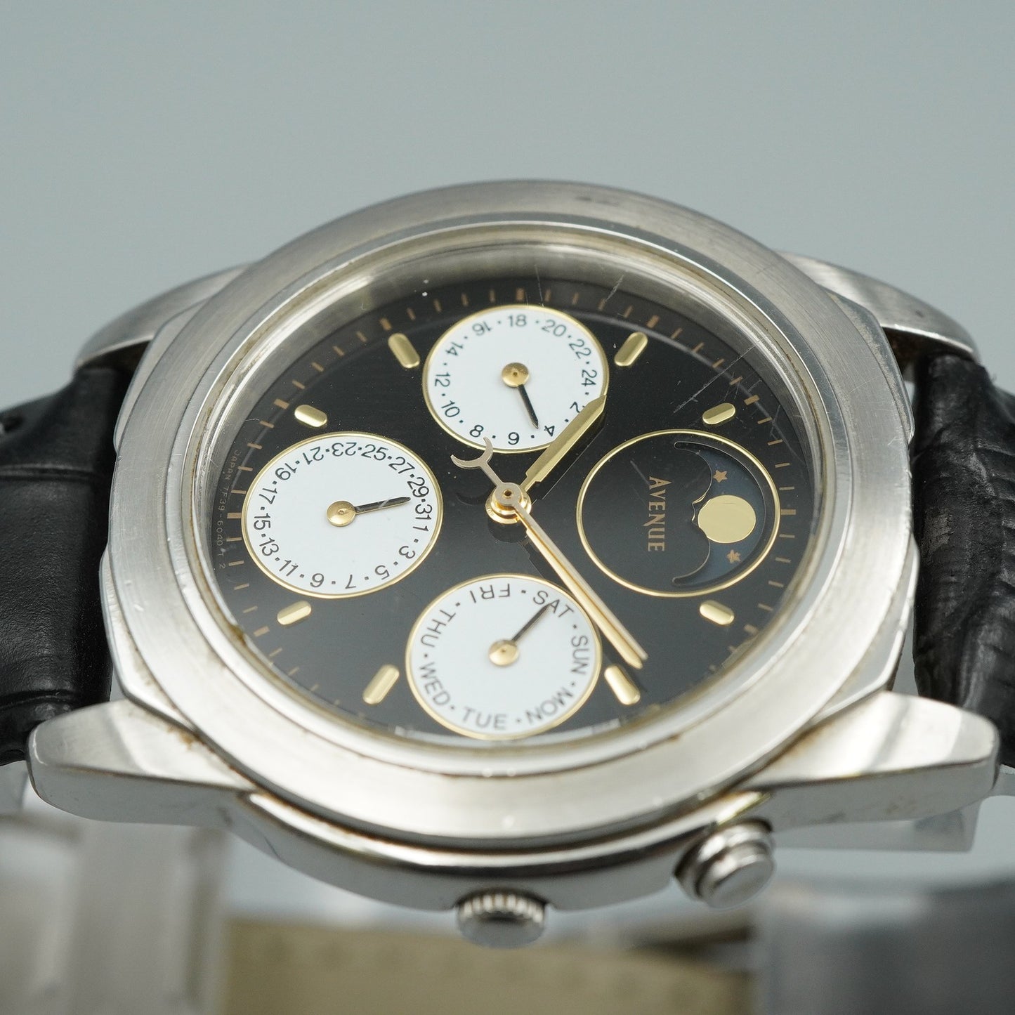 *MINT* Vintage SIKO AVENUE 7F39-6060 Quartz Black Dial Round 35mm Mens Watch