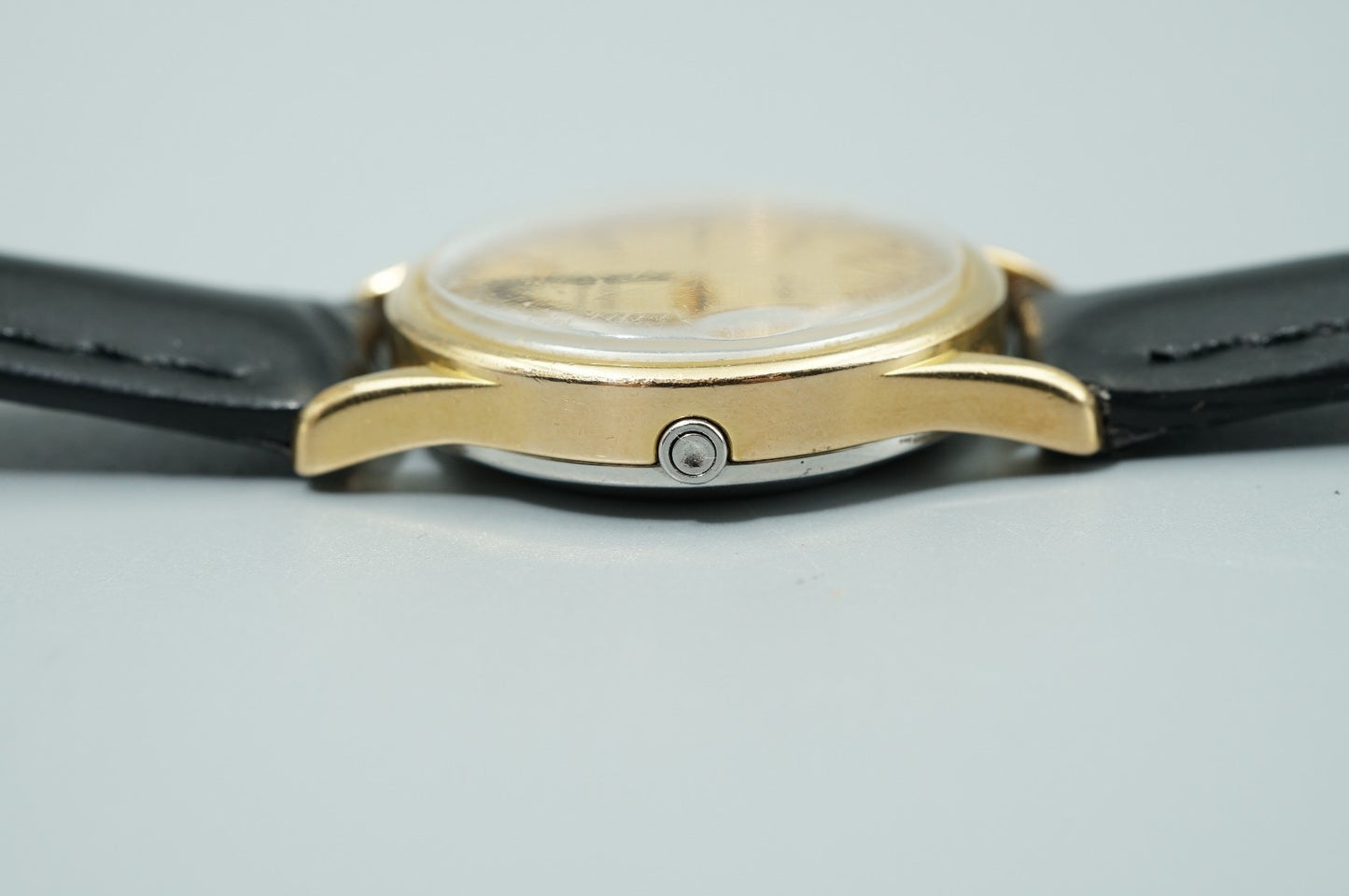 *NEAR MINT* Vintage 1980s OMEGA De Ville Cal.1350 Qz Gold Round 23mm Women Watch