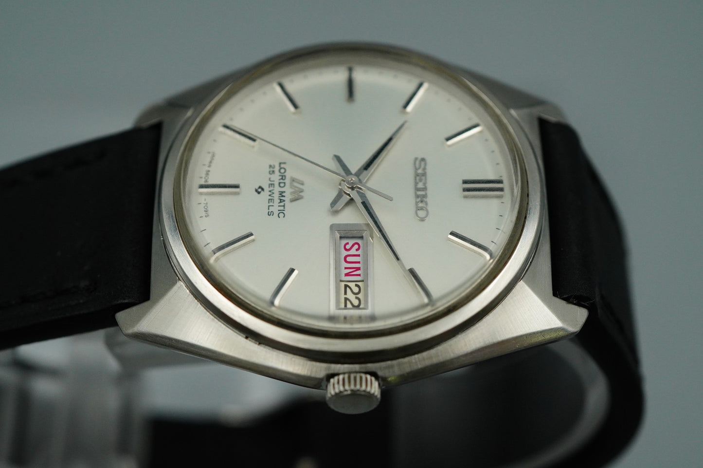 N MINT Vintage SEIKO LORD MATIC 5606-7000 Automatic Silver Round 35mm Mens Watch