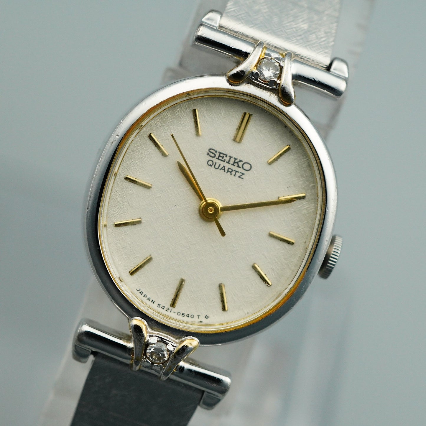 *NEAR MINT* Vintage SEIKO 5421-5250 Qz White Dial Oval 18mm Women Watch