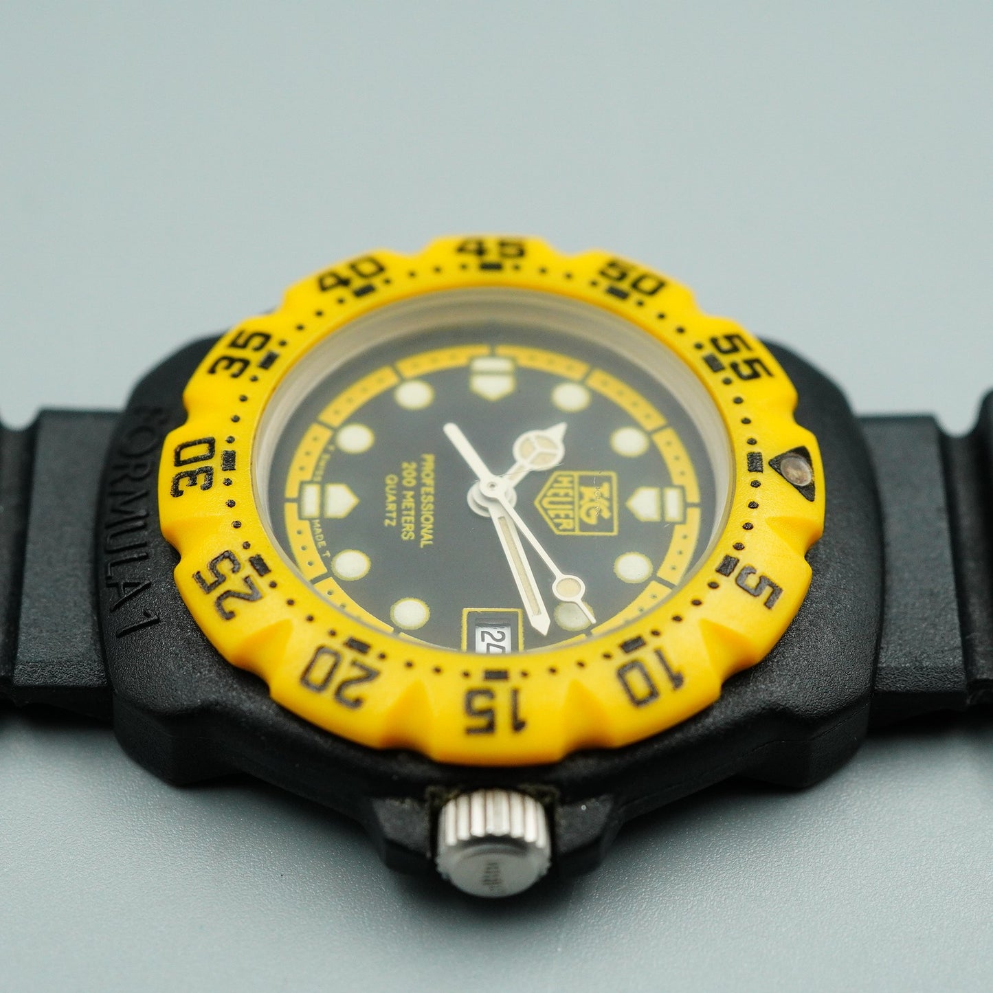 *N MINT* Vintage TAG Heuer FORMULA 1 380.508 Quartz Black Dial 28mm Women Watch