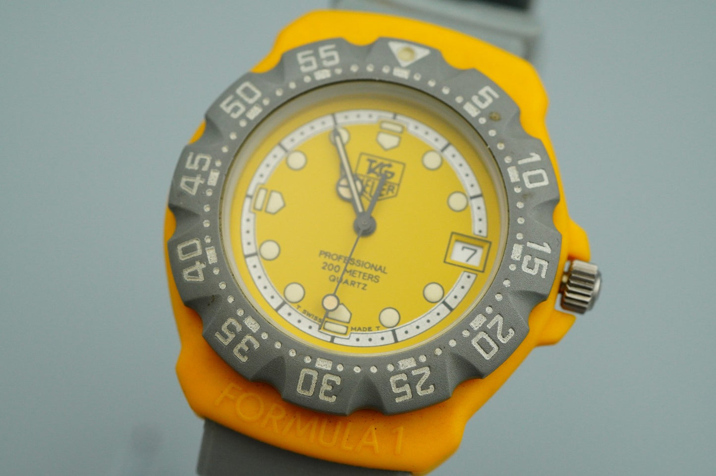 *MINT* Vintage 1990s TAG Heuer Formula 1 Quartz Yellow Dial 35mm Mens Watch