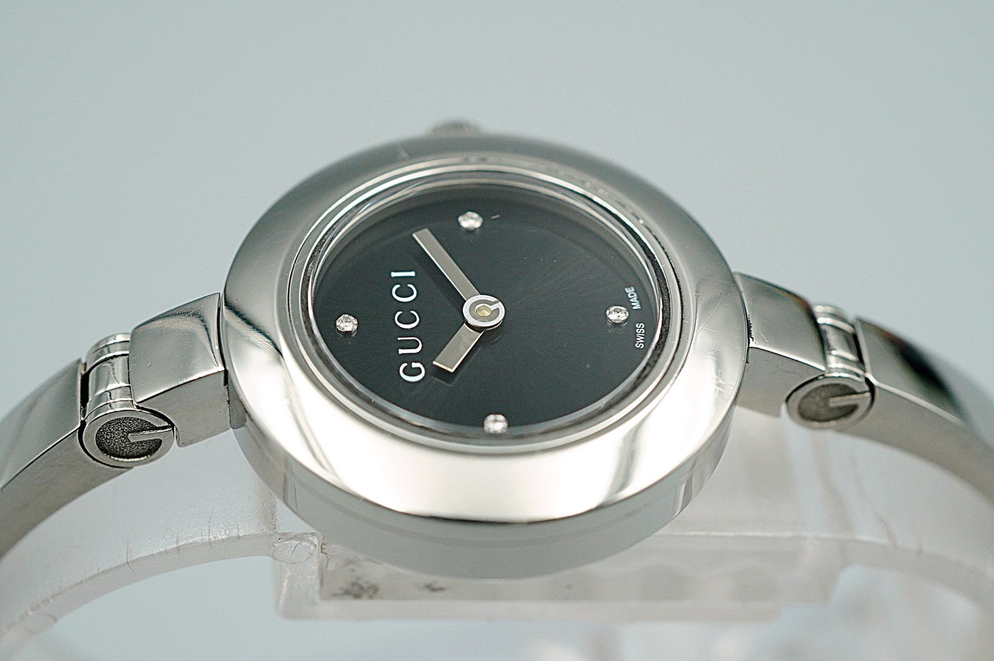 *NEAR MINT* Gucci Quartz Black Dial Round 26 mm Women,Ladies Watch