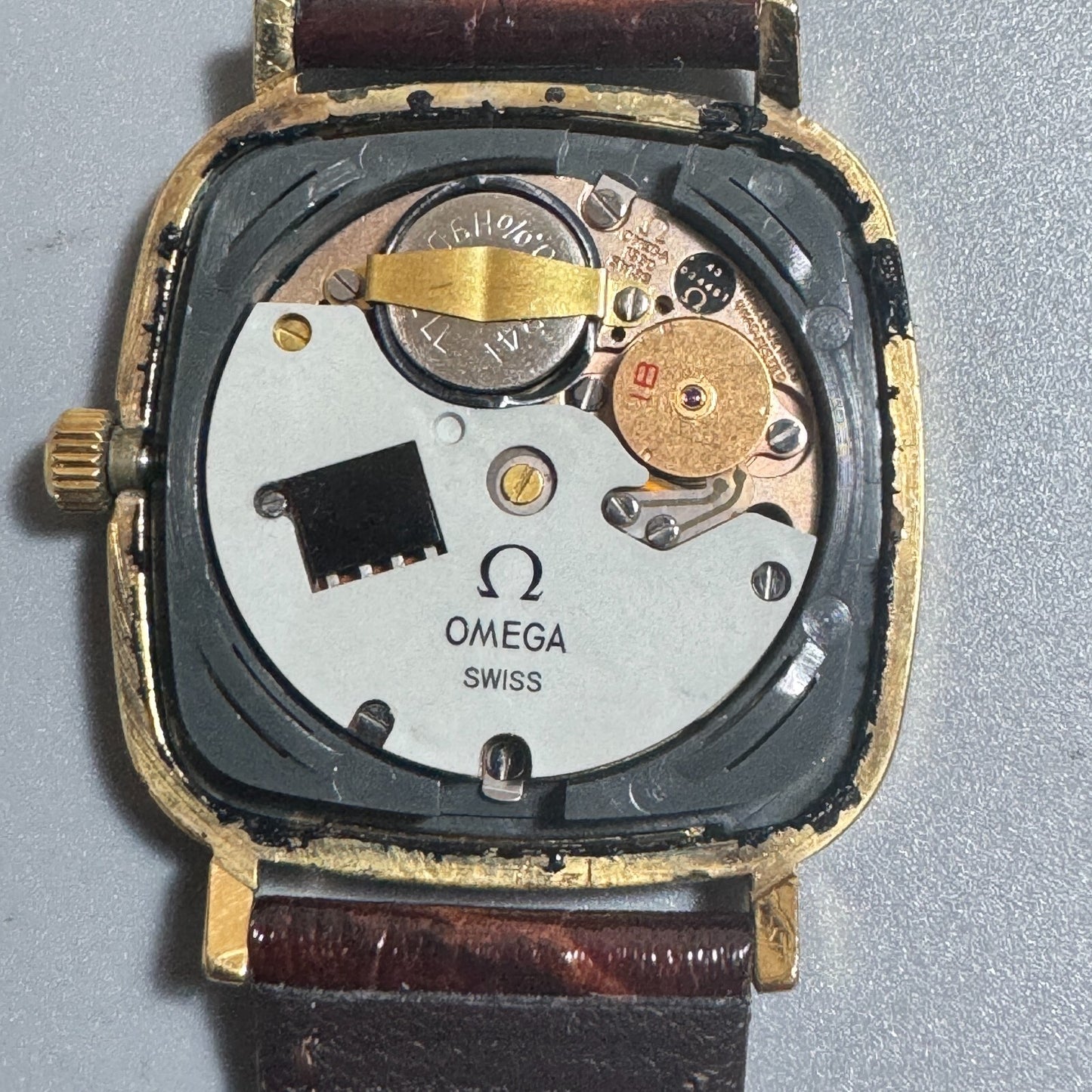 *N MINT* Vintage OMEGA De Ville Cal.1330 Quartz Gold Dial Square 31mm Mens Watch