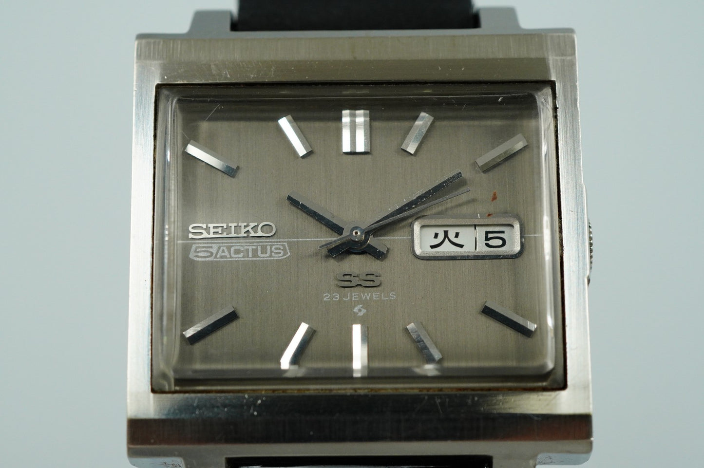 N MINT Vintage SEIKO 5 ACTUS 6106-5440 Automatic Black Rectangle 33mm Mens Watch
