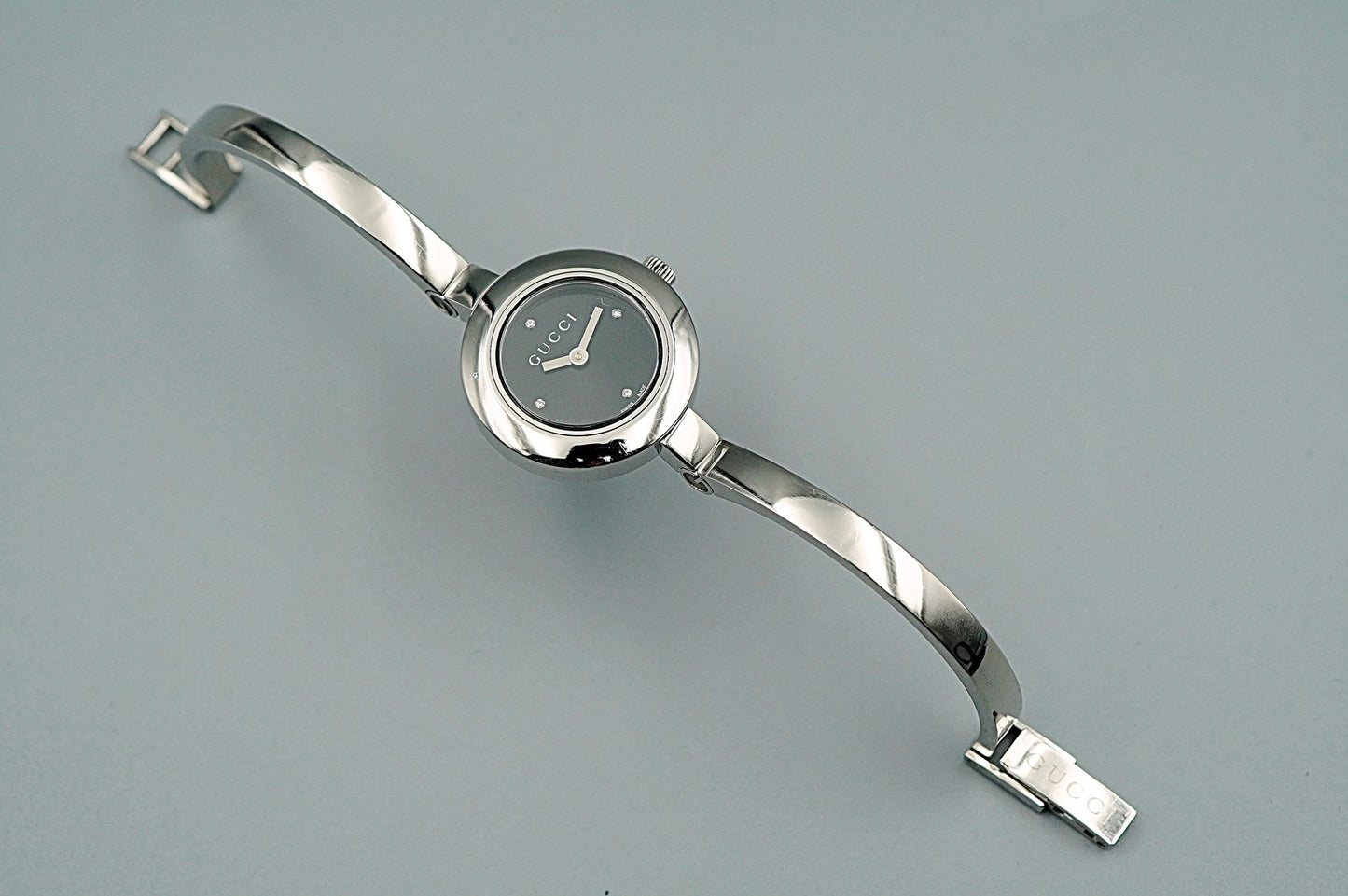 *NEAR MINT* Gucci Quartz Black Dial Round 26 mm Women,Ladies Watch