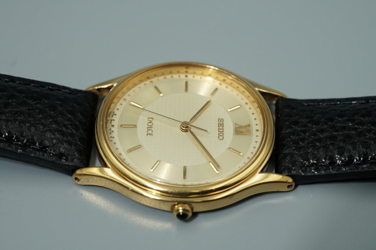 *NEAR MINT* Vintage 1998 SEIKO DOLCE 5E31-6070 Quartz Gold Round 31mm Mens Watch