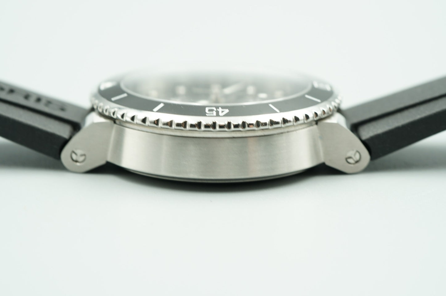ORIS Aquis Date Diamonds 01 733 7731 4194 Automatic Black 37mm Women Watch