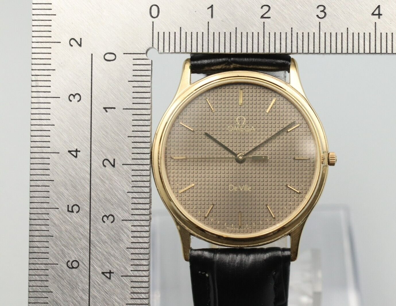 *NEAR MINT* Vintage OMEGA De Ville Cal.1417 Quartz Black Dial Mens Round Watch