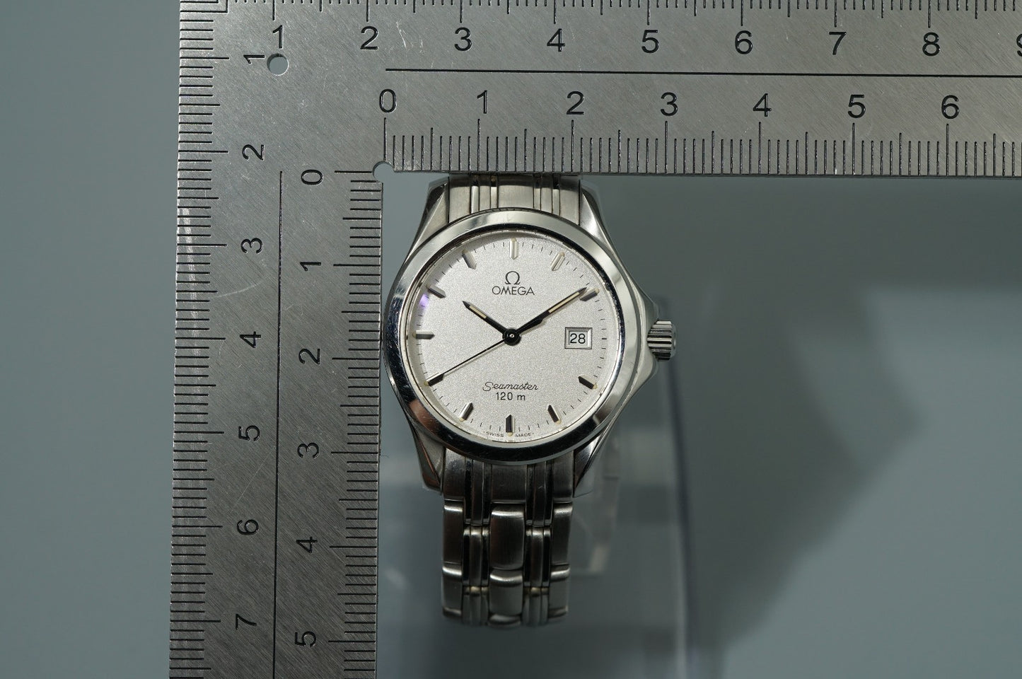 Vintage 1991 OMEGA Seamaster Cal.1424 Qz White Round Date 28mm Women Watch