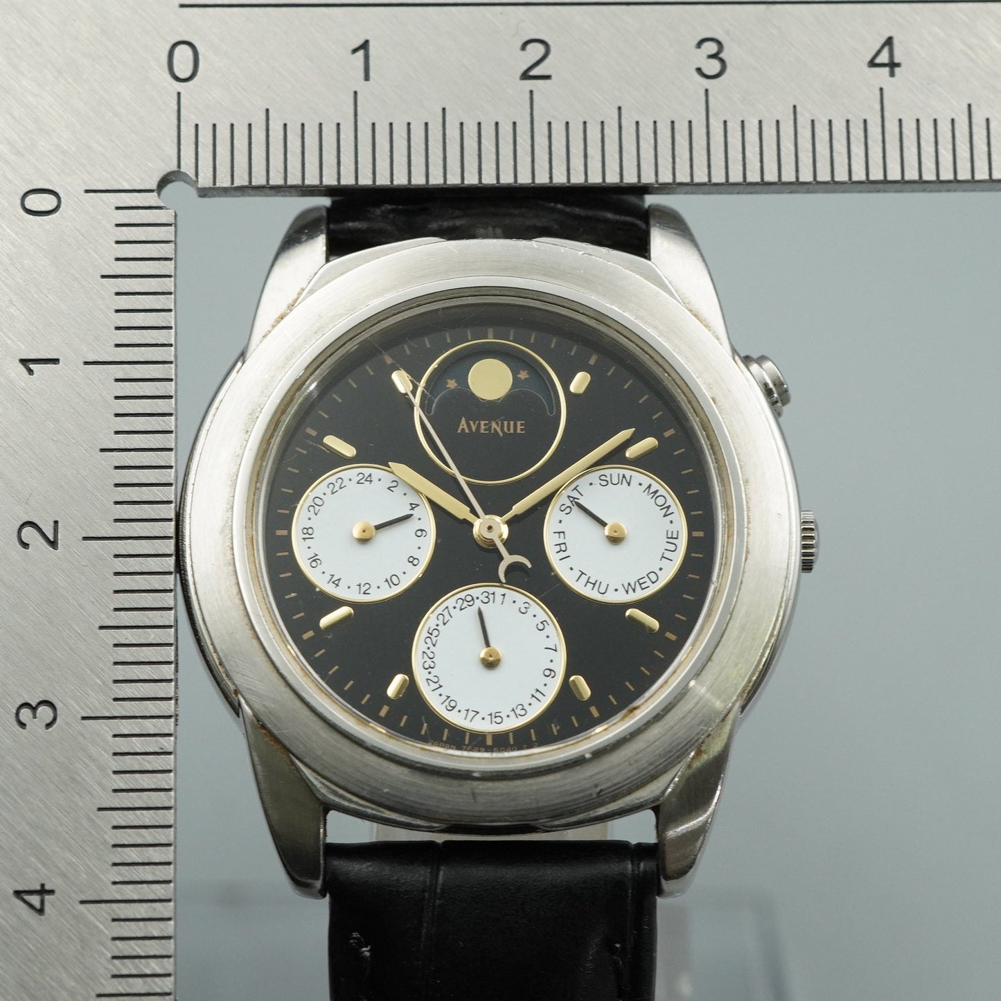 *MINT* Vintage SIKO AVENUE 7F39-6060 Quartz Black Dial Round 35mm Mens Watch