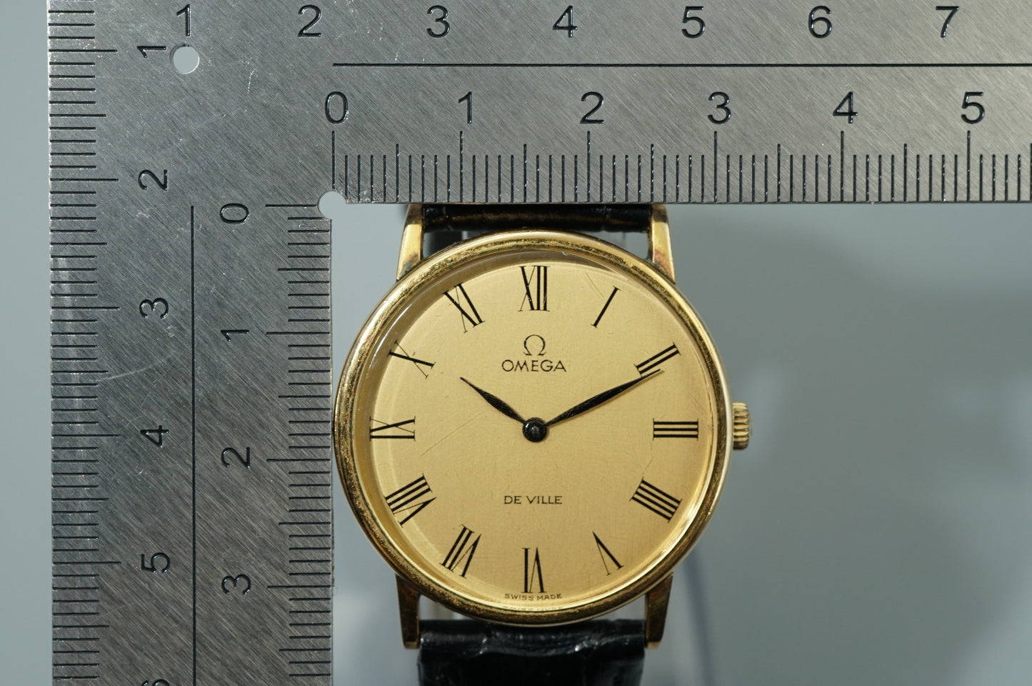 N MINT Vintage 1981 OMEGA De Ville Cal.625 Hand Wind Gold Round 32mm Mens Watch