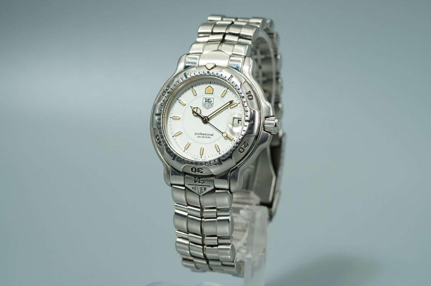 N MINT Vintage 1990s TAG HEUER Professional  WH1211 Qz White 34mm Mens Watch