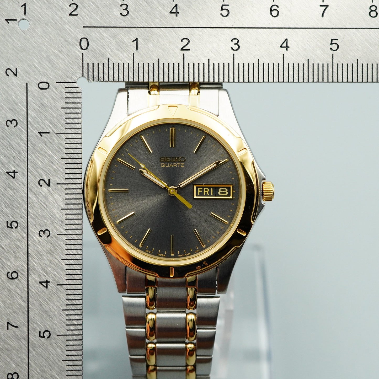 *MINT* Vintage 1994 SEIKO 7N43-6A09 Quartz Gray Dial Round 36mm Mens Watch