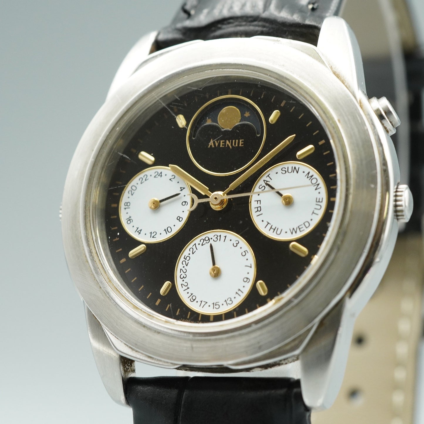 *MINT* Vintage SIKO AVENUE 7F39-6060 Quartz Black Dial Round 35mm Mens Watch
