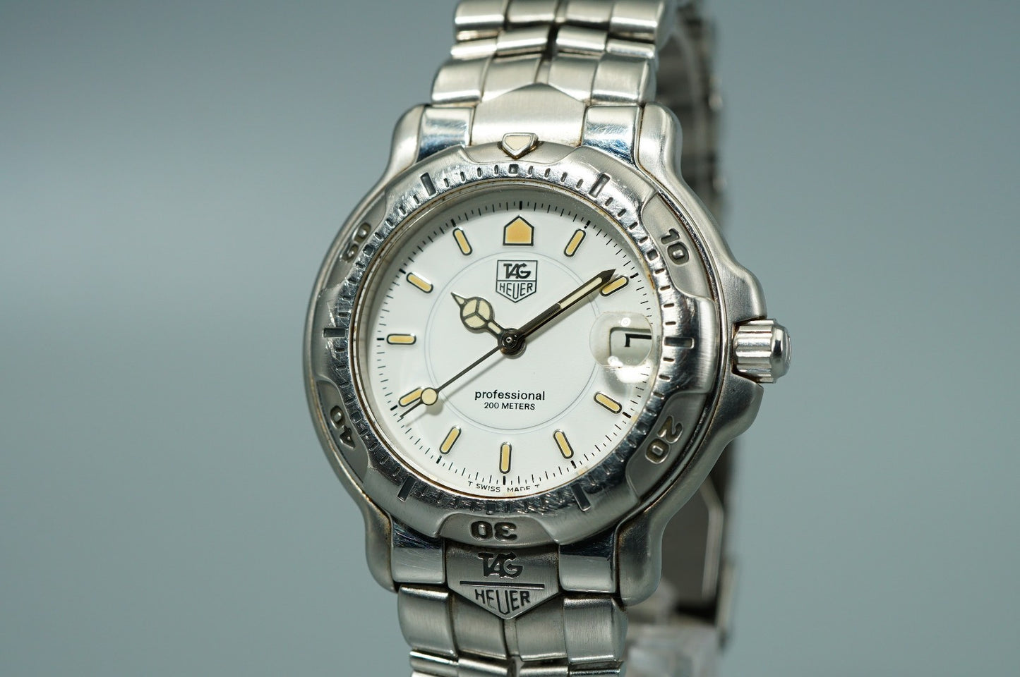 N MINT Vintage 1990s TAG HEUER Professional  WH1211 Qz White 34mm Mens Watch