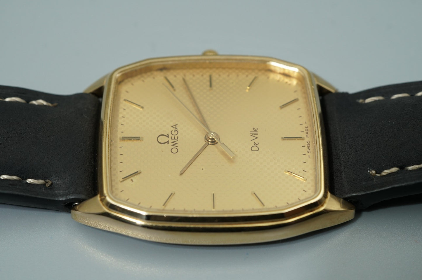 *NEAR MINT* OMEGA De Ville Cal.1417 Quartz Gold Dial Square 30mm Mens Watch