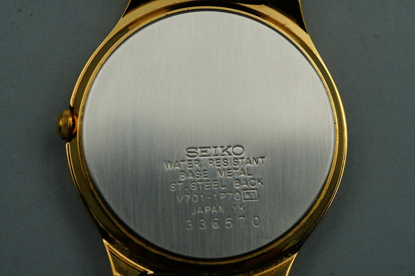 *MINT* Vintage SEIKO V701-1P70 Quartz Gold Dial Round 32mm Mens Watch