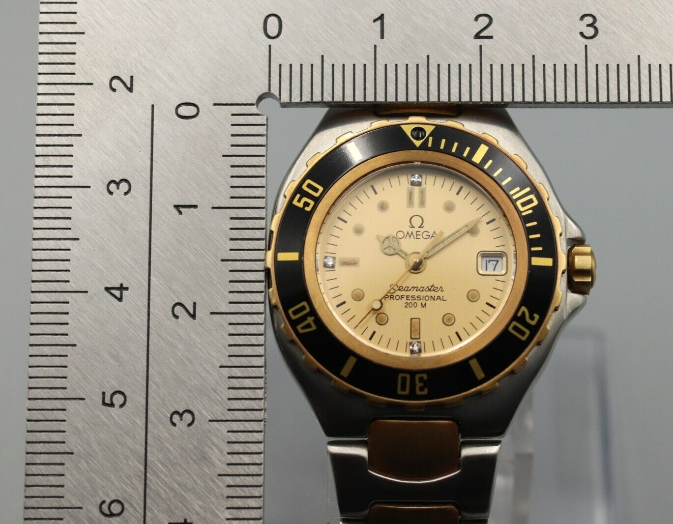 *N MINT* Vintage OMEGA Seamaster Professional 200M Quartz Gold Dial Women Watch