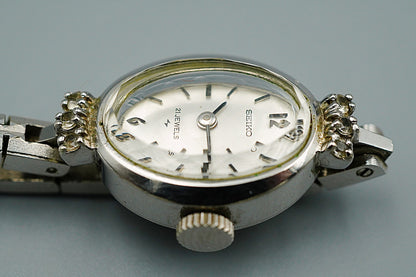 N MINT Vintage 1970s SEIKO 11-7240 Hand Winding Silver Oval 15 mm Women Watch