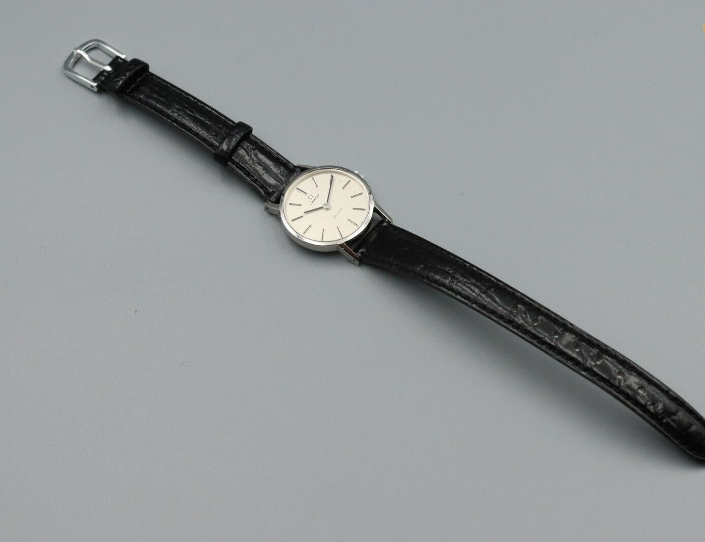 *NEAR MINT* Vintage OMEGA De Ville Hand Winding Silver Dial Round Mens Watch