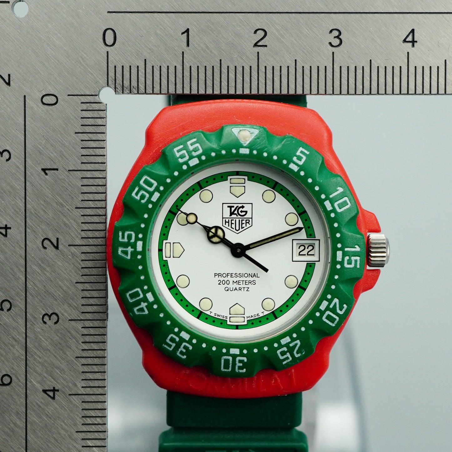 N MINT Vintage 1990s TAG Heuer Formula 1 384.513/1 Quartz White 35mm Mens Watch