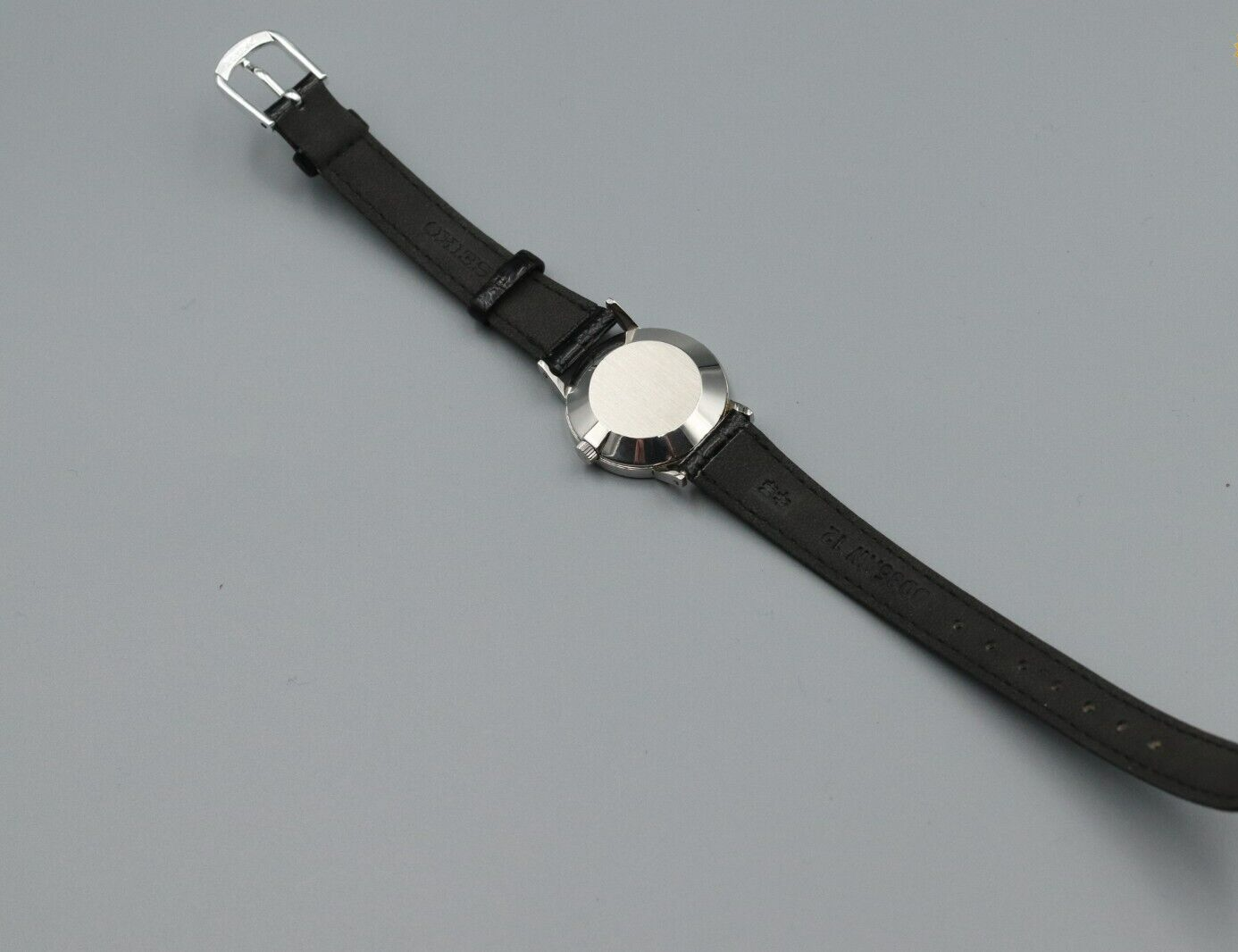 *NEAR MINT* Vintage OMEGA De Ville Hand Winding Silver Dial Round Mens Watch