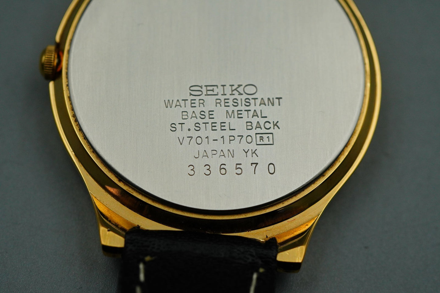 *MINT* Vintage SEIKO V701-1P70 Quartz Gold Dial Round 32mm Mens Watch