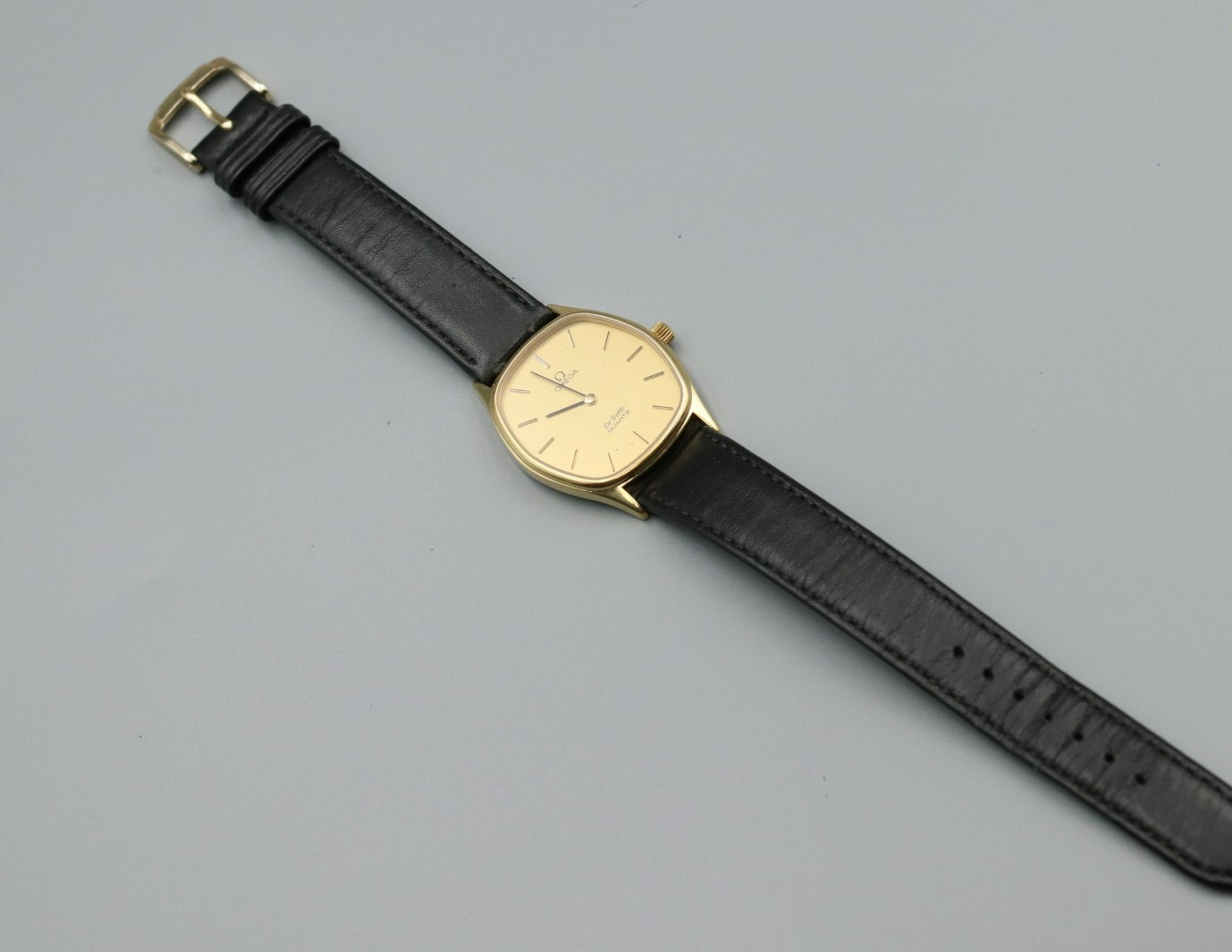 N MINT Vintage OMEGA De Ville Cal.1330 Quartz Gold Dial Hexagon 31mm Mens Watch
