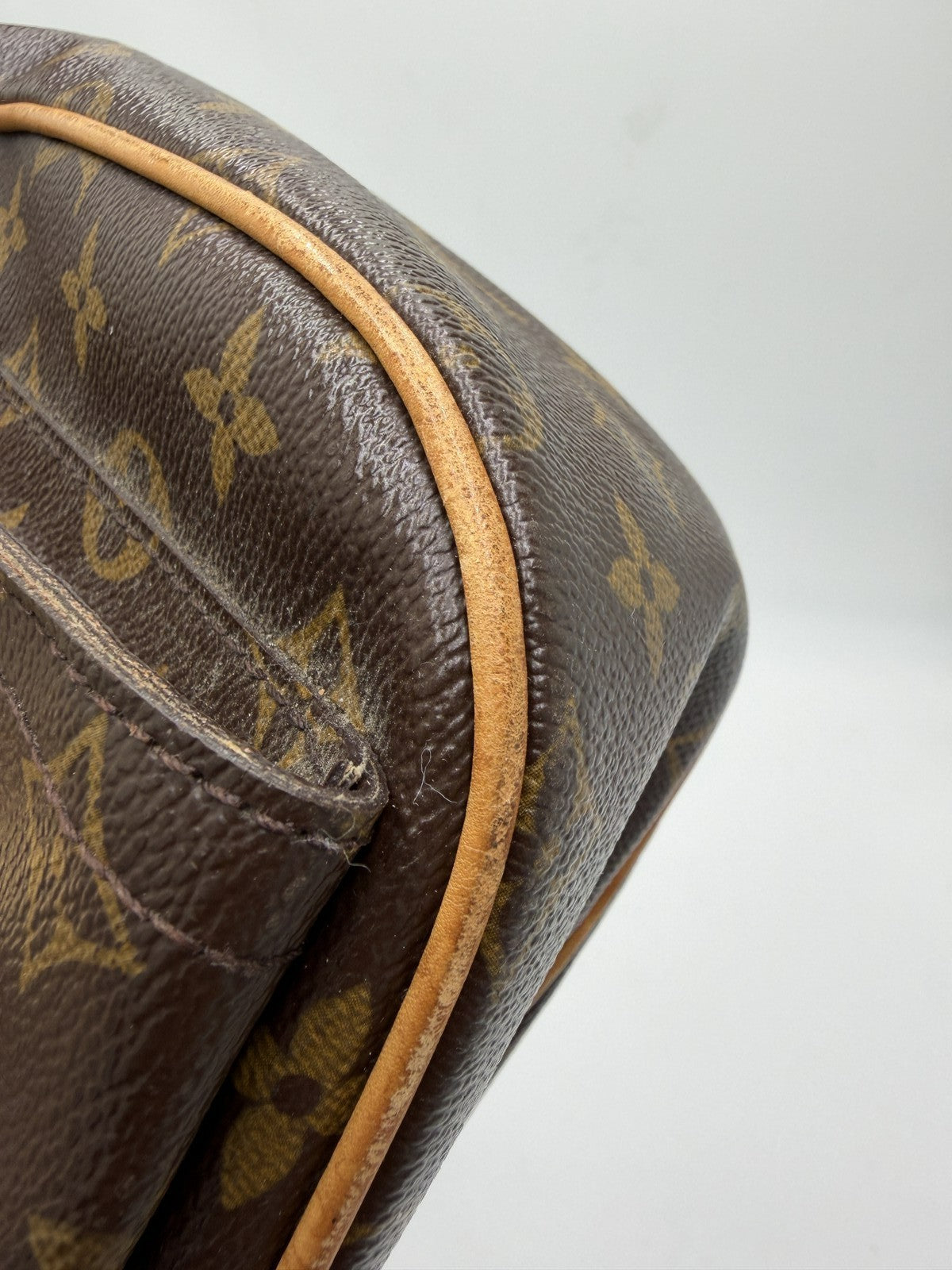 Louis Vuitton Hudson GM Monogram Shoulder Bag M40045 Authentic Condition *AB*