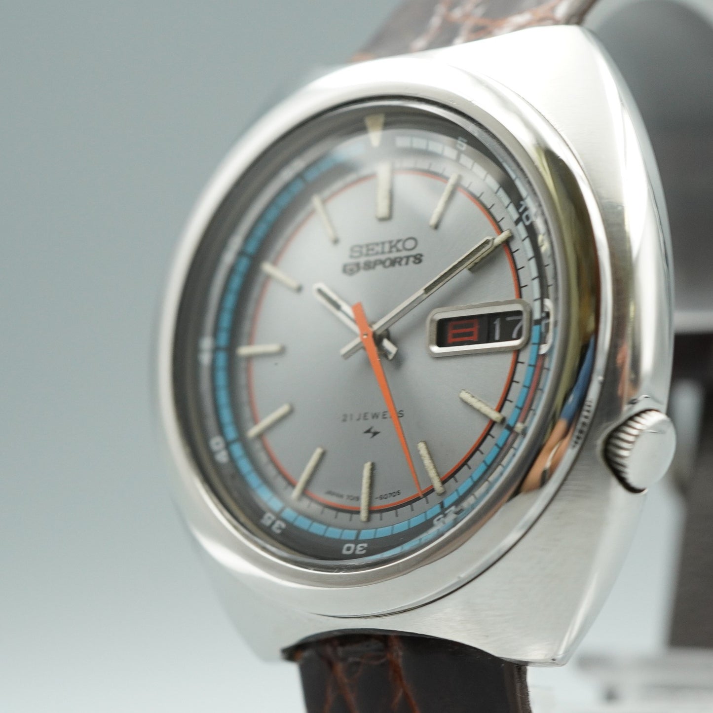 *MINT* Vintage SEIKO 5 SPORTS 7019-6040 Quartz Silver Dial 41mm Mens Watch