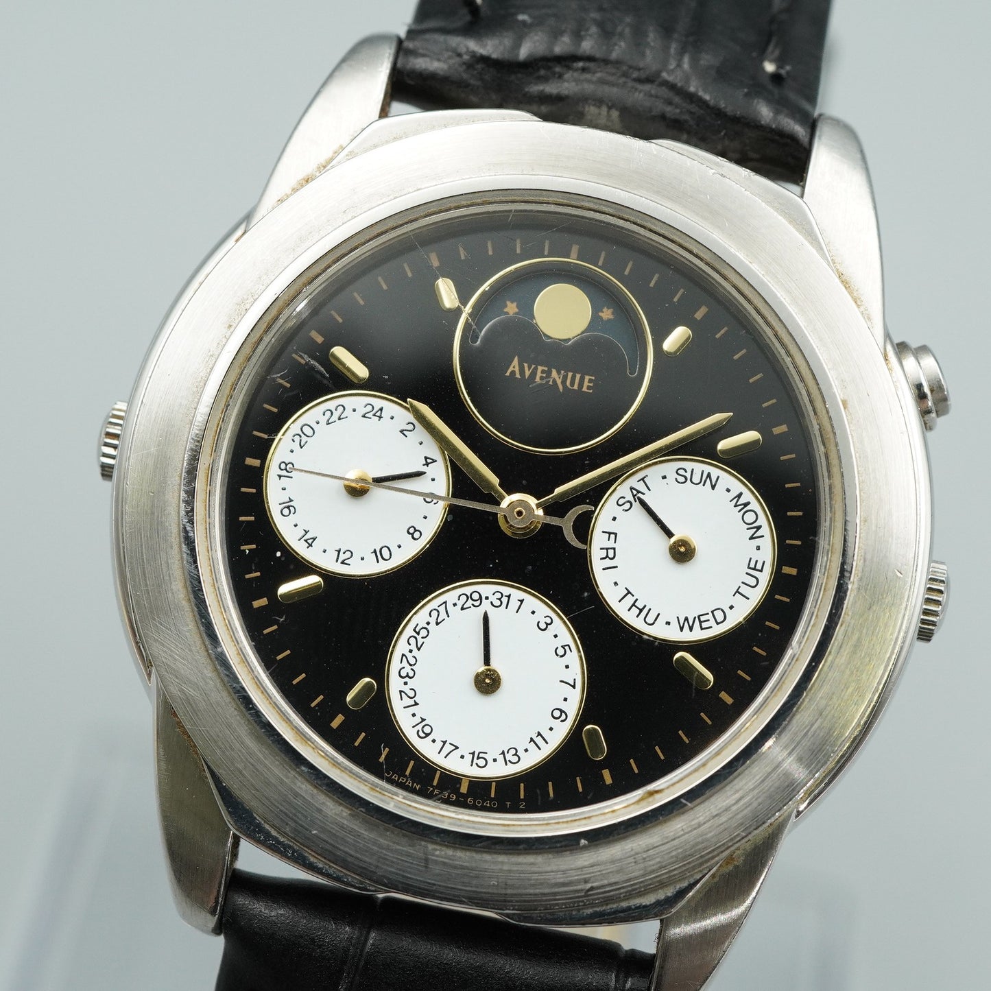 *MINT* Vintage SIKO AVENUE 7F39-6060 Quartz Black Dial Round 35mm Mens Watch