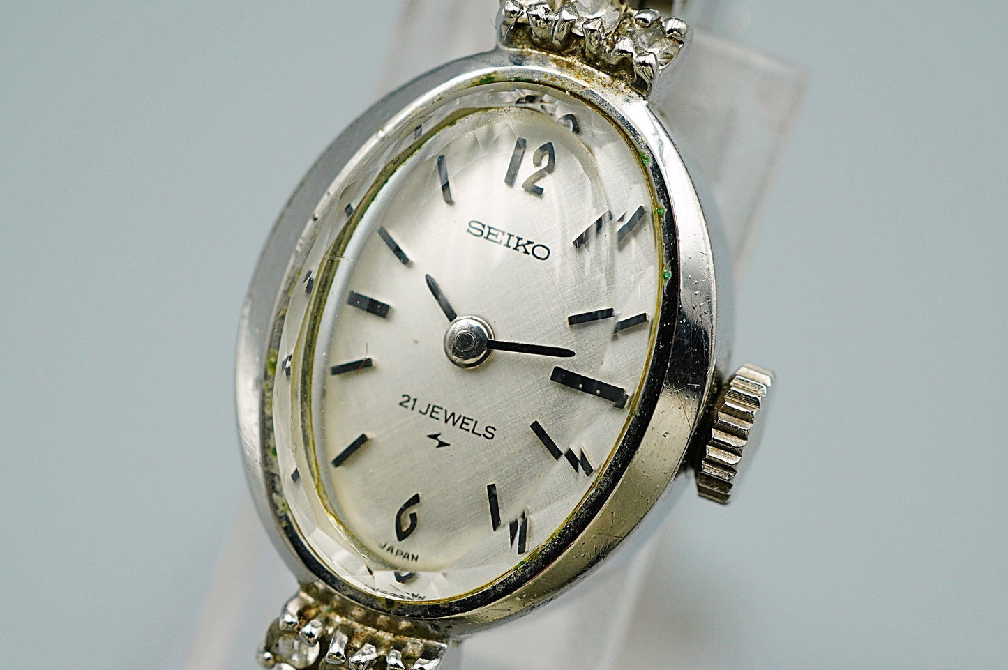 N MINT Vintage 1970s SEIKO 11-7240 Hand Winding Silver Oval 15 mm Women Watch