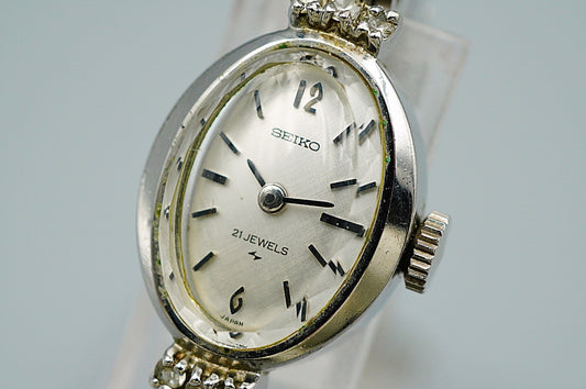 N MINT Vintage 1970s SEIKO 11-7240 Hand Winding Silver Oval 15 mm Women Watch