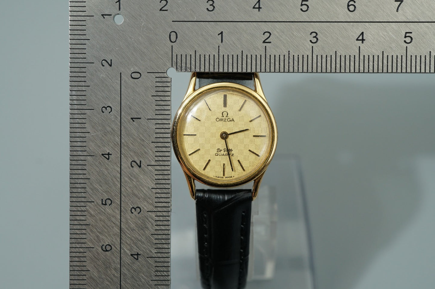 *NEAR MINT* Vintage 1980s OMEGA De Ville Cal.1350 Qz Gold Round 23mm Women Watch
