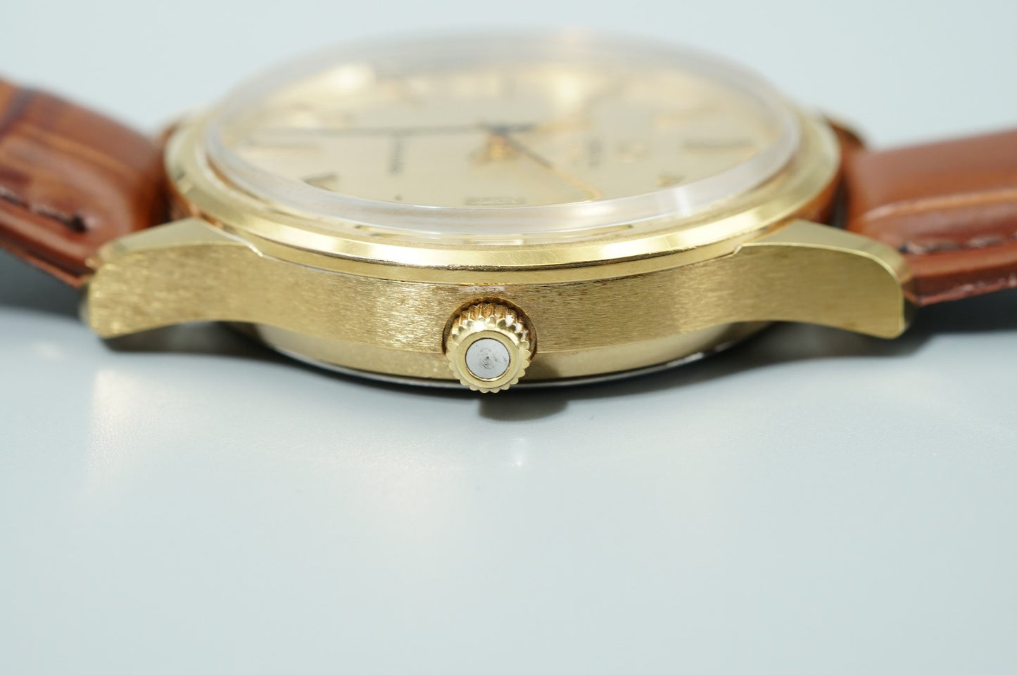 *NEAR MINT* Vintage 1977 OMEGA Seamaster Cal.1342 Qz Gold Round 35mm Mens Watch